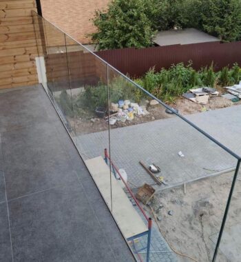 Проект «Стеклянные ограждения на террасы загородного дома из бельгийского закаленного стекла AGC 12 мм»