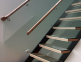 Стеклянные лестницы — изюминка современного интерьера